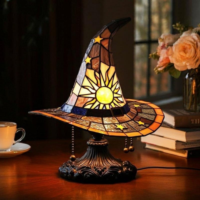🔥 🎃 Vintage Stained Glass Witch Hat Table Lamp - Plug-In Cozy Warm Light for Autumn & Halloween Decor